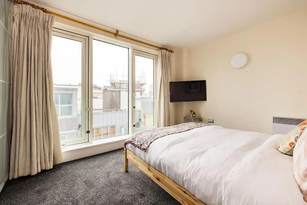 Wild Roses Serviced Apartments - Tower Bridge London
