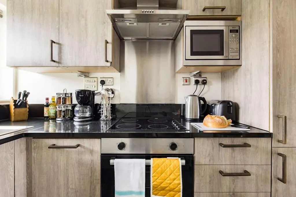 Wild Roses Serviced Apartments - Tower Bridge location