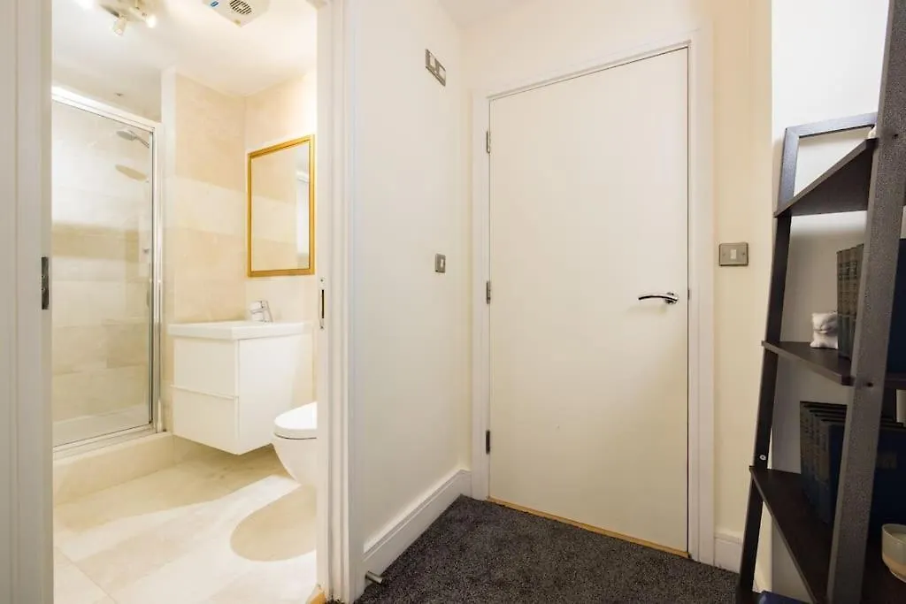 Wild Roses Serviced Apartments - Tower Bridge London