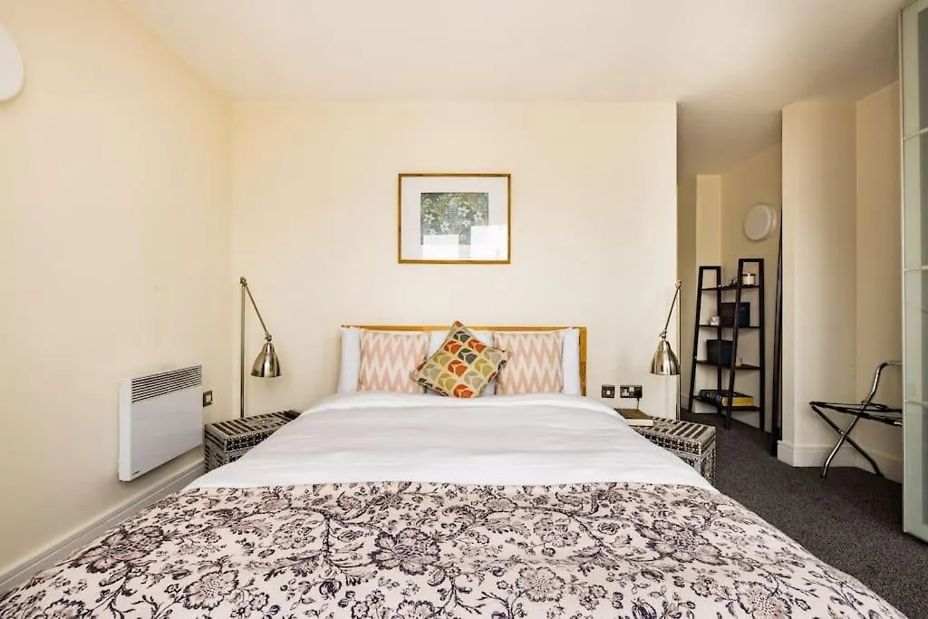 Wild Roses Serviced Apartments - Tower Bridge London