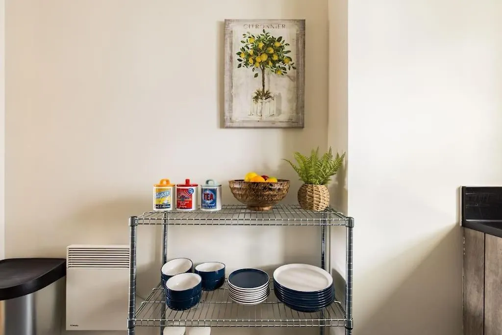 Wild Roses Serviced Apartments - Tower Bridge London