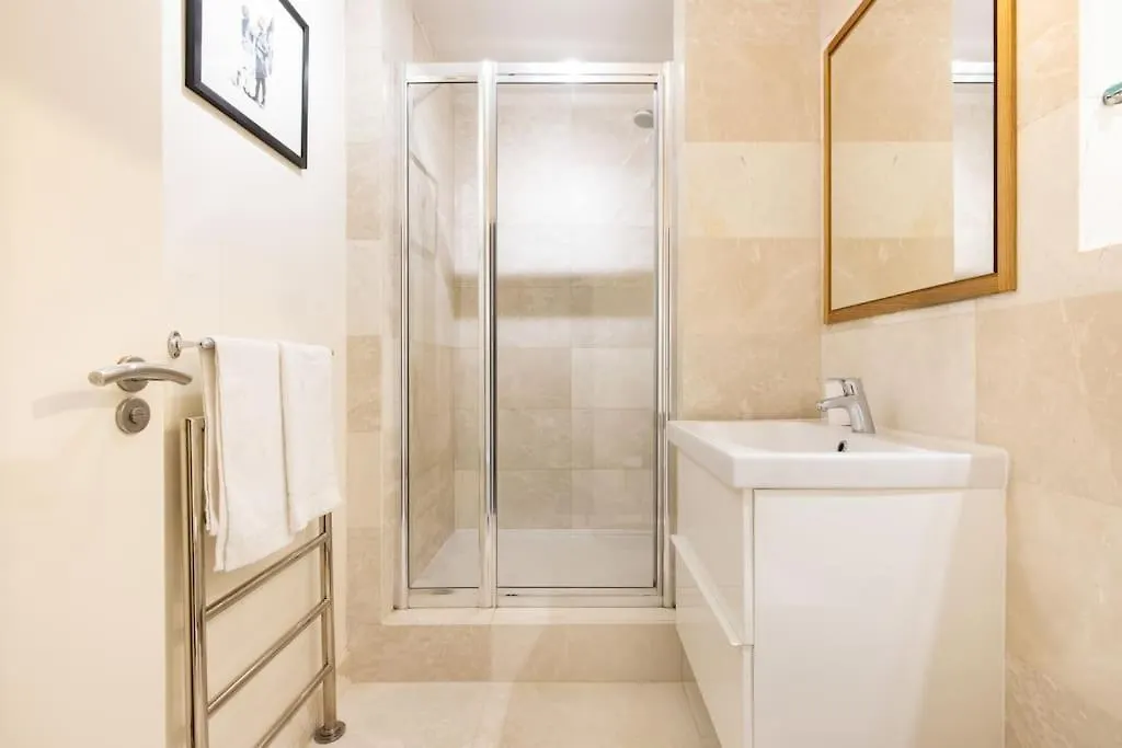 Wild Roses Serviced Apartments - Tower Bridge London
